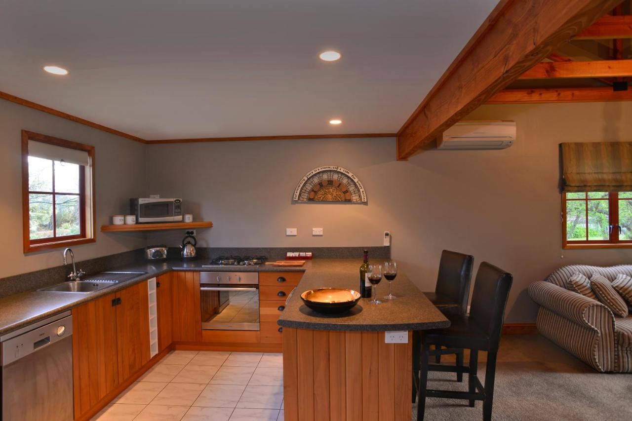 Terracotta Lodge & Cottages Carterton Extérieur photo